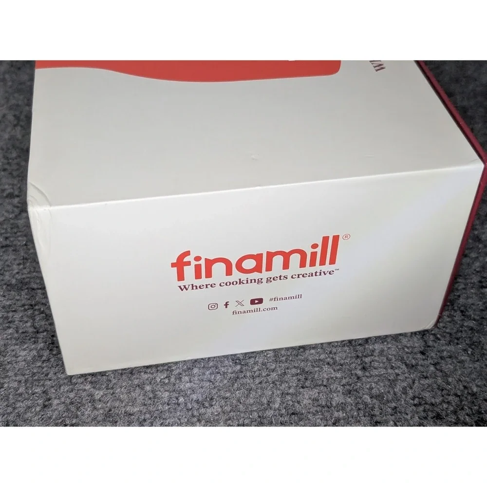 Red FinaMill Set Battery Pepper Mill & Spice Grinder + 2 FinaPods